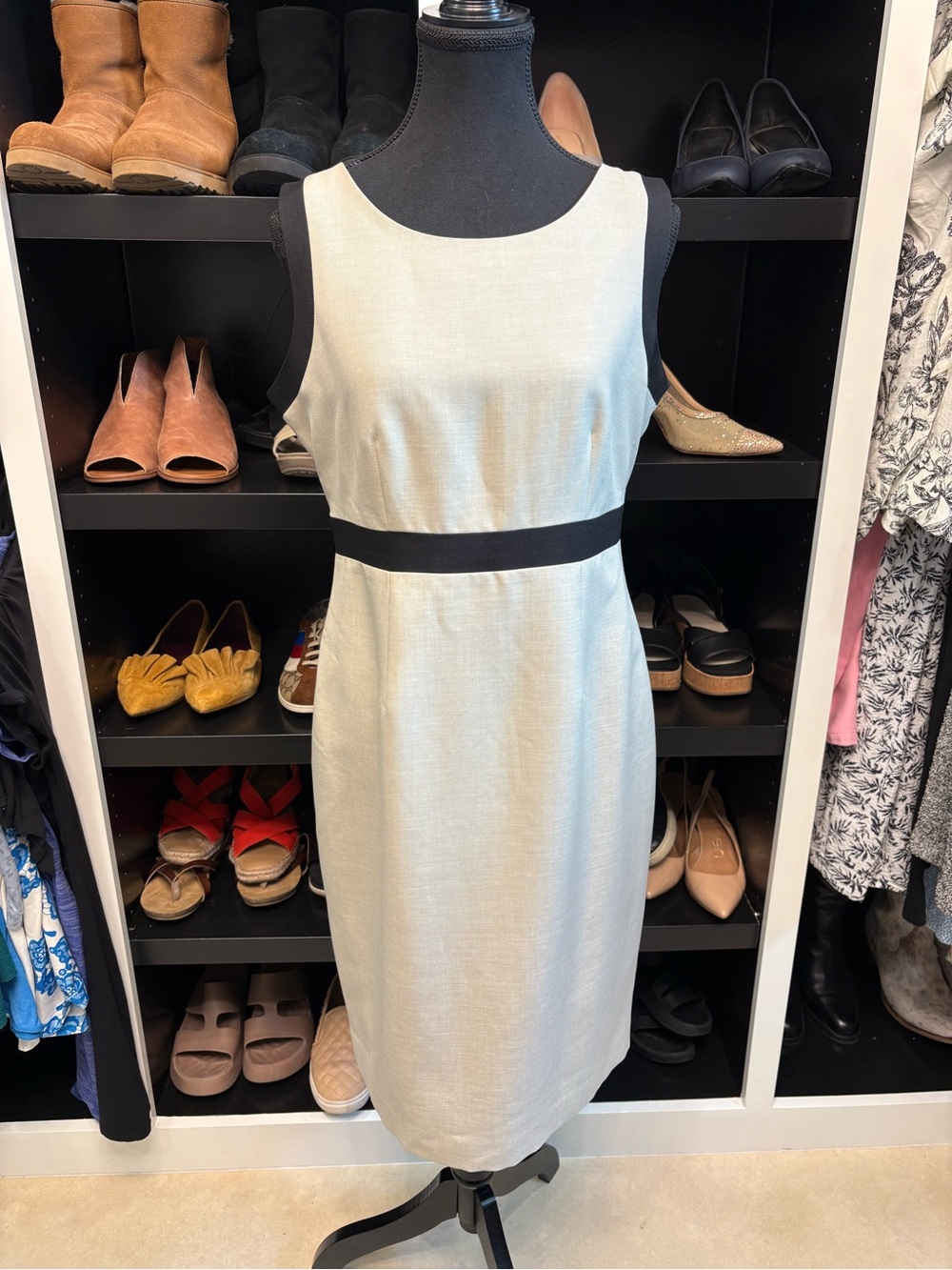 Evan Picone Cream Sleeveless Sheath Dress with Black Waistband